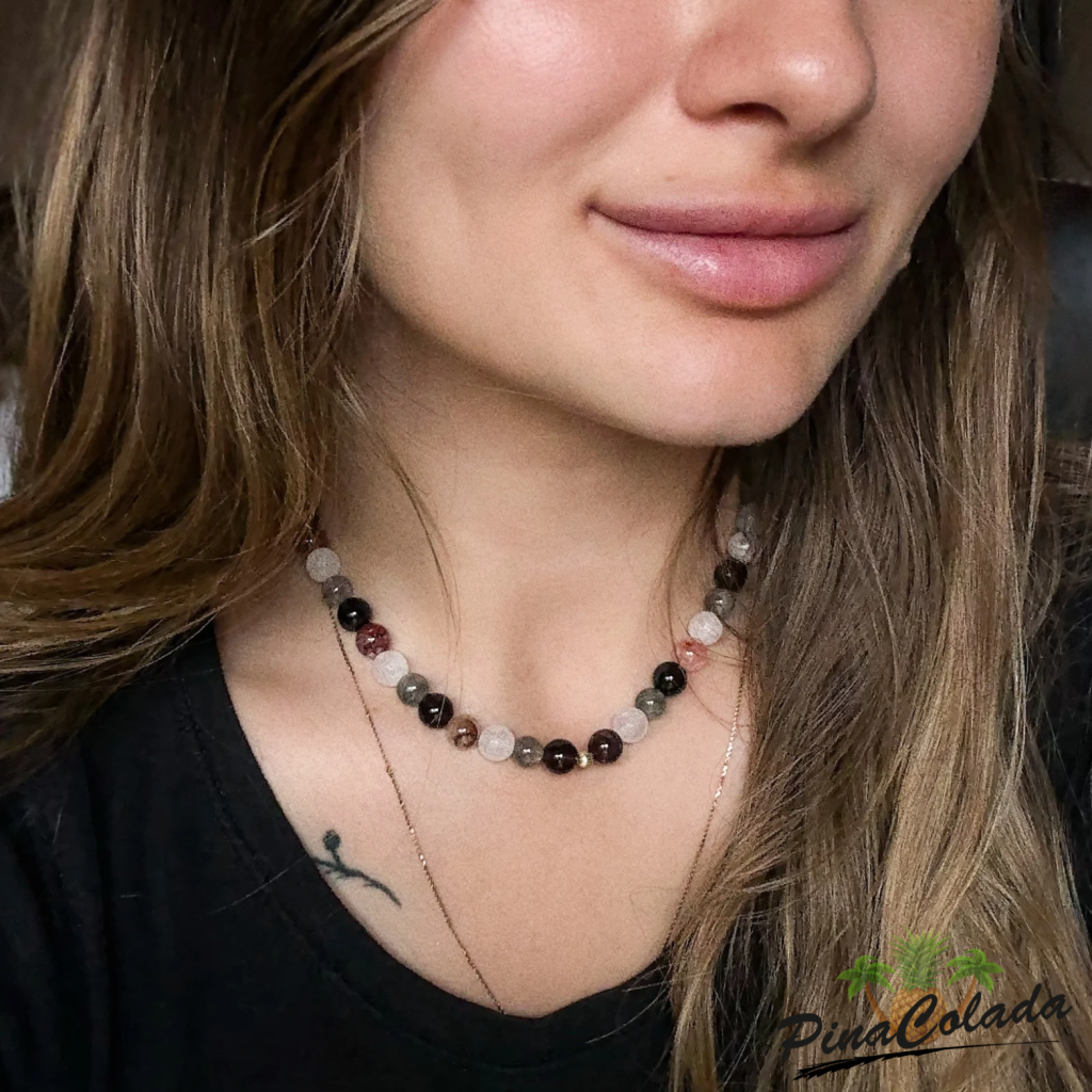 Naszyjnik z kwarcu mlecznego, kwarcu dymnego, labradorytu i czerwonego lepidolitu ze srebrem pozłacanym